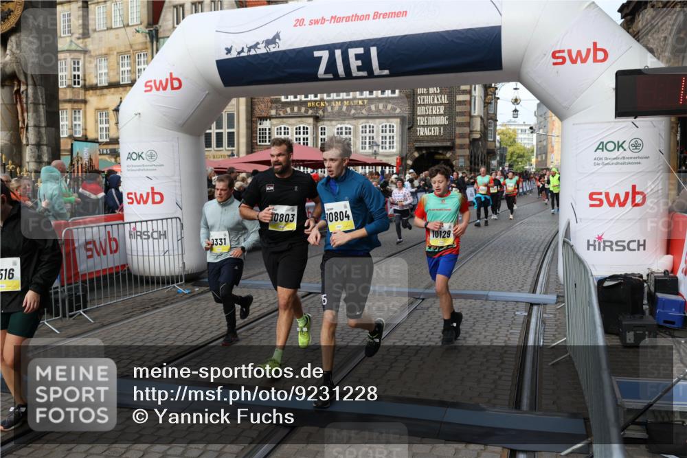 05.10.2025 - 20. swb-Marathon Bremen Yannick Fuchs http://msf.ph/oto/9231228 05.10.2025 11:02:55 Ziel 9331, 9360, 9516, 9841, 10129, 10207, 10510, 10530, 10734, 10803, 10804, 10940, 11024, 11193, 11576 meine-sportfotos.de