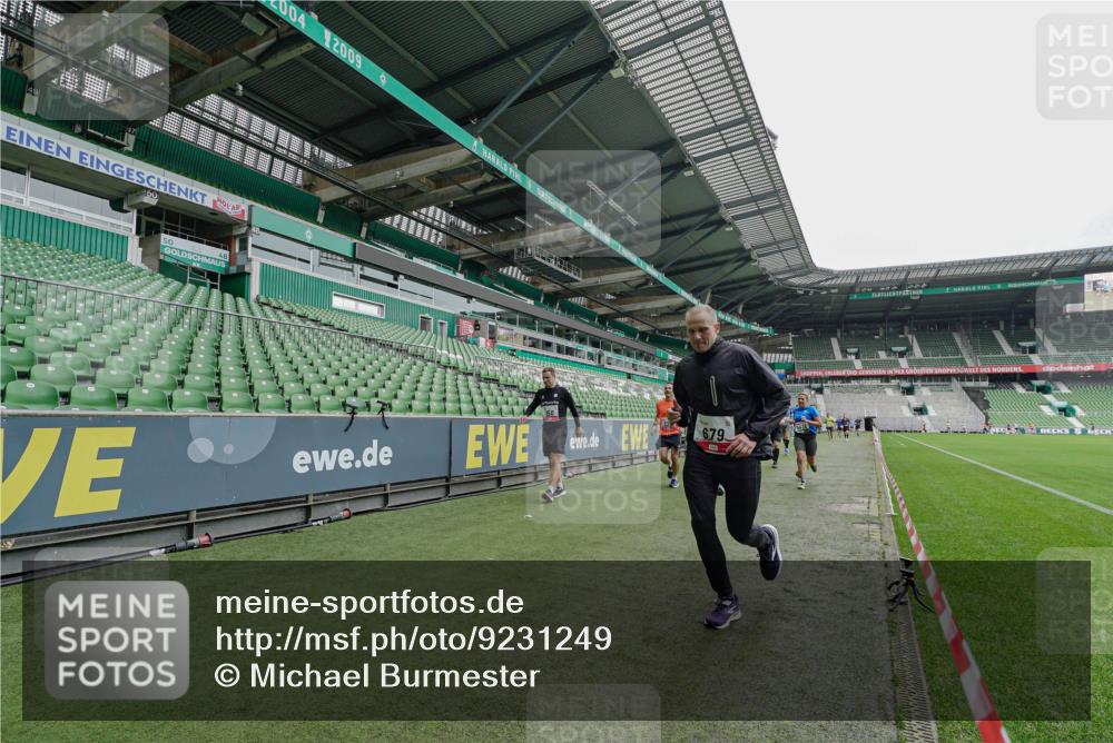 05.10.2025 - 20. swb-Marathon Bremen Michael Burmester http://msf.ph/oto/9231249 05.10.2025 12:50:20 Laufen im Stadion 217, 287, 511, 679, 736, 745, 845, 906, 939, 1025, 1033, 1044, 1166, 1359, 1388, 1707, 2381, 2721, 3228, 3259, 3291, 3353, 3885, 4006, 4318, 4366, 4367, 4438, 4870, 4938, 5118, 5184, 5389, 5418, 5564, 5873, 5894, 6214, 6216, 6281, 6681, 6717, 6805, 7493, 7826, 7963, 8401, 8536, 8873, 8907, 9118, 150, 187, 270, 424, 1257, 1535, 1609, 1727, 1876, 1904, 2044, 2356, 3544, 3738, 3960, 6431, 6619, 6877, 7647, 7987 meine-sportfotos.de