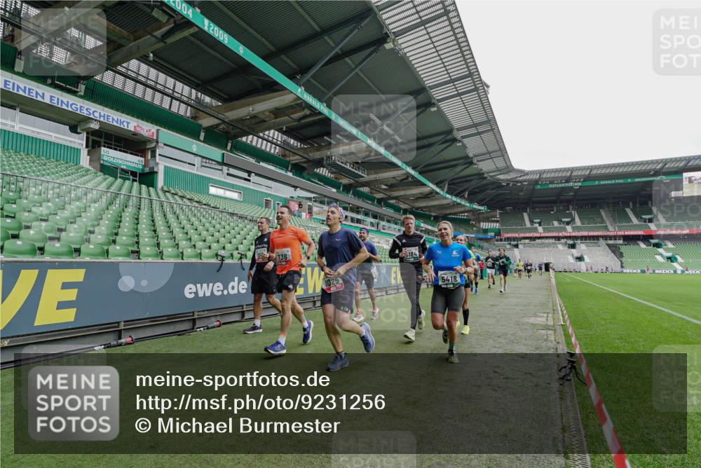 05.10.2025 - 20. swb-Marathon Bremen Michael Burmester http://msf.ph/oto/9231256 05.10.2025 12:50:22 Laufen im Stadion 122, 217, 287, 511, 679, 688, 736, 745, 845, 906, 939, 1025, 1033, 1044, 1166, 1359, 1388, 1707, 2381, 2721, 3228, 3259, 3291, 3353, 3885, 4006, 4318, 4366, 4367, 4438, 4870, 4938, 4962, 5118, 5184, 5389, 5418, 5564, 5873, 5894, 6214, 6216, 6281, 6681, 6717, 7493, 7826, 7963, 8401, 8536, 8873, 8907, 9118, 150, 187, 270, 424, 1257, 1535, 1609, 1876, 1904, 2044, 2356, 3544, 3738, 3960, 4438, 6431, 6805, 7647, 7987 meine-sportfotos.de