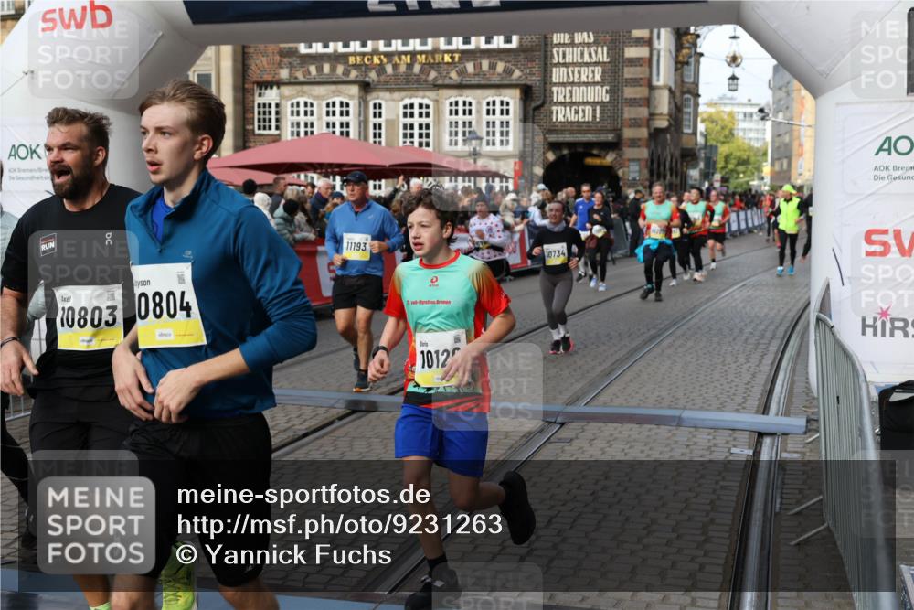 05.10.2025 - 20. swb-Marathon Bremen Yannick Fuchs http://msf.ph/oto/9231263 05.10.2025 11:02:55 Ziel 9331, 9360, 9516, 9841, 10129, 10207, 10510, 10530, 10734, 10803, 10804, 10940, 11024, 11193, 11576 meine-sportfotos.de