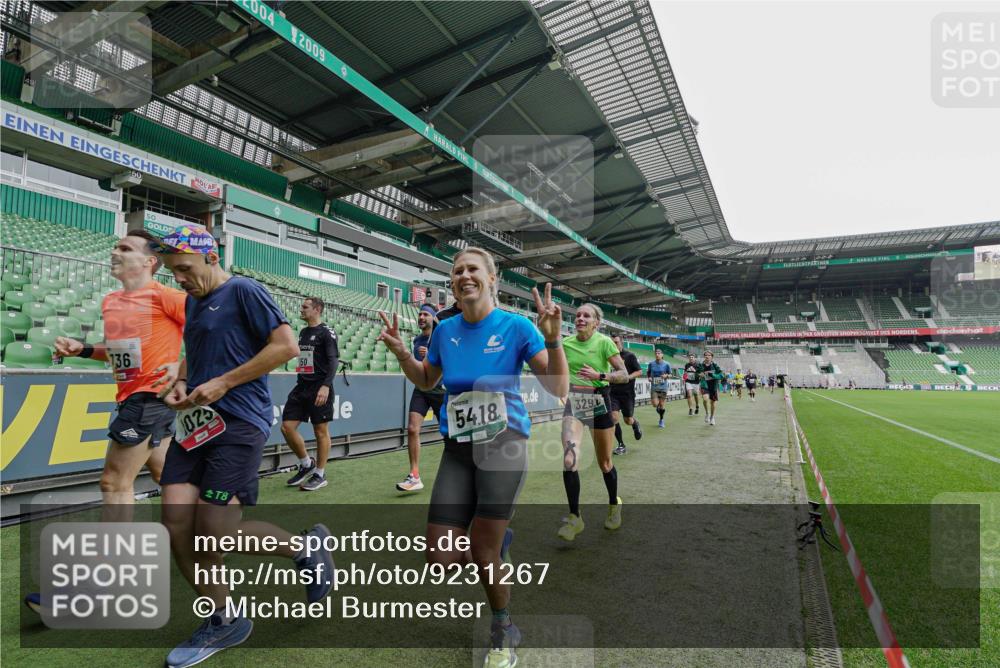 05.10.2025 - 20. swb-Marathon Bremen Michael Burmester http://msf.ph/oto/9231267 05.10.2025 12:50:23 Laufen im Stadion 122, 217, 287, 511, 679, 688, 736, 745, 845, 906, 939, 1025, 1033, 1044, 1166, 1359, 1388, 1707, 2381, 2721, 3228, 3259, 3291, 3353, 3885, 4006, 4318, 4366, 4367, 4870, 4938, 4962, 5118, 5184, 5389, 5418, 5564, 5873, 5894, 6214, 6216, 6281, 6681, 6717, 7493, 7826, 7963, 8401, 8536, 8873, 8907, 9118, 150, 187, 270, 424, 1535, 1609, 1876, 1904, 2044, 2356, 3544, 3738, 3960, 4438, 6431, 6805, 7647, 7987 meine-sportfotos.de