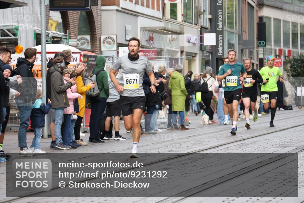 05.10.2025 - 20. swb-Marathon Bremen Strokosch-Dieckow http://msf.ph/oto/9231292 05.10.2025 10:39:15 Ziel 7111, 9289, 9671, 10525, 10753, 11343, 11349, 11418, 11474, 7111, 9289, 9671, 10525, 10753, 11343, 11349, 11418, 11474 meine-sportfotos.de