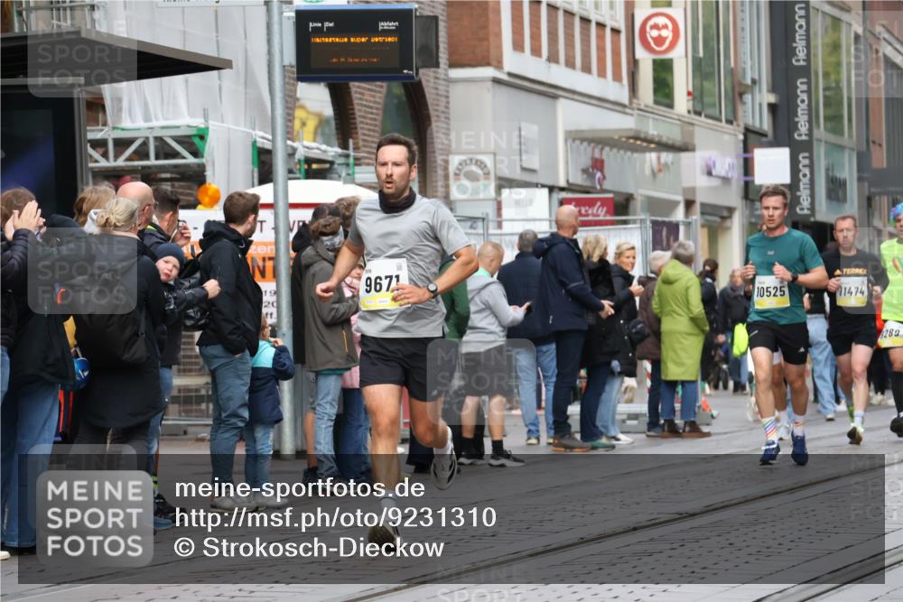 05.10.2025 - 20. swb-Marathon Bremen Strokosch-Dieckow http://msf.ph/oto/9231310 05.10.2025 10:39:16 Ziel 9289, 9671, 10525, 10753, 11343, 11349, 11418, 11474, 9289, 9671, 10525, 10753, 11343, 11349, 11418, 11474 meine-sportfotos.de
