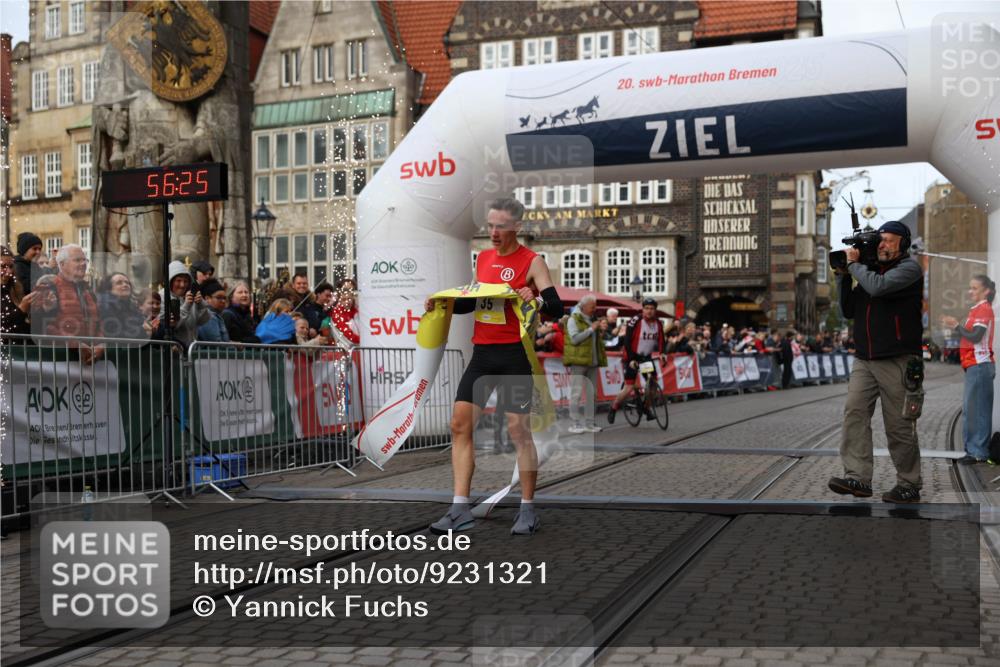 05.10.2025 - 20. swb-Marathon Bremen Yannick Fuchs http://msf.ph/oto/9231321 05.10.2025 10:27:15 Ziel 35 meine-sportfotos.de