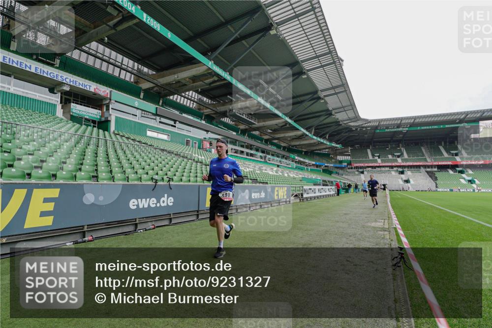05.10.2025 - 20. swb-Marathon Bremen Michael Burmester http://msf.ph/oto/9231327 05.10.2025 12:50:36 Laufen im Stadion 122, 217, 511, 679, 688, 736, 745, 845, 906, 939, 1025, 1033, 1044, 1166, 1359, 1388, 1450, 1707, 2059, 2381, 2721, 3228, 3259, 3291, 3353, 4318, 4366, 4367, 4938, 4962, 5118, 5184, 5389, 5418, 5564, 5873, 6214, 6216, 6252, 6281, 6681, 6717, 7493, 7826, 7963, 8873, 8907, 8995, 217, 287, 424, 3885, 4006, 4438, 4870, 5894, 6805, 7647, 7987, 8401, 8536, 9118 meine-sportfotos.de