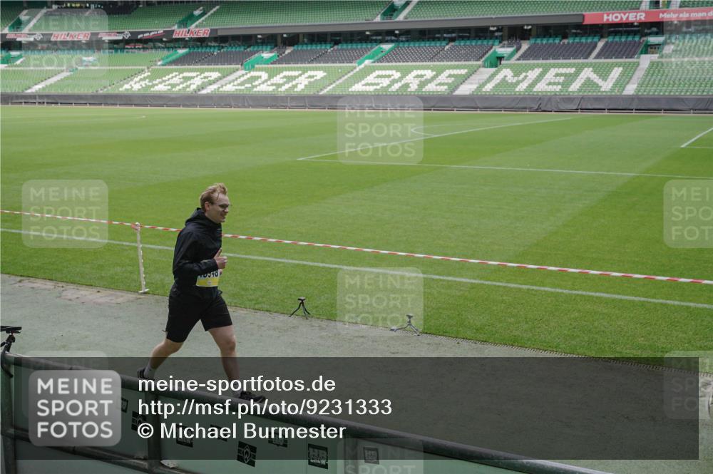 05.10.2025 - 20. swb-Marathon Bremen Michael Burmester http://msf.ph/oto/9231333 05.10.2025 10:30:09 Laufen im Stadion 7202, 7733, 8866, 9014, 9199, 9209, 9233, 9240, 9255, 9259, 9261, 9299, 9317, 9369, 9385, 9435, 9437, 9452, 9485, 9578, 9579, 9583, 9630, 9658, 9663, 9689, 9704, 9740, 9761, 9803, 9832, 9889, 9906, 9966, 9975, 10022, 10118, 10159, 10170, 10221, 10224, 10227, 10241, 10246, 10346, 10376, 10392, 10400, 10432, 10443, 10507, 10534, 10548, 10581, 10584, 10673, 10726, 10781, 10868, 10873, 10877, 10923, 10932, 10968, 11022, 11091, 11177, 11208, 11298, 11319, 8787, 9556 meine-sportfotos.de