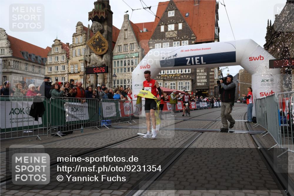 05.10.2025 - 20. swb-Marathon Bremen Yannick Fuchs http://msf.ph/oto/9231354 05.10.2025 10:27:15 Ziel 35 meine-sportfotos.de