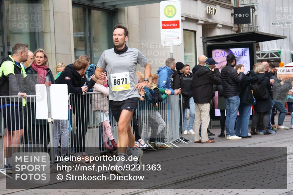 05.10.2025 - 20. swb-Marathon Bremen Strokosch-Dieckow http://msf.ph/oto/9231363 05.10.2025 10:39:19 Ziel 9289, 9671, 9922, 10052, 10171, 10175, 10176, 10525, 10753, 11335, 11349, 11418, 11474, 9289, 9671, 9922, 10052, 10171, 10175, 10176, 10525, 10753, 11335, 11349, 11418, 11474 meine-sportfotos.de