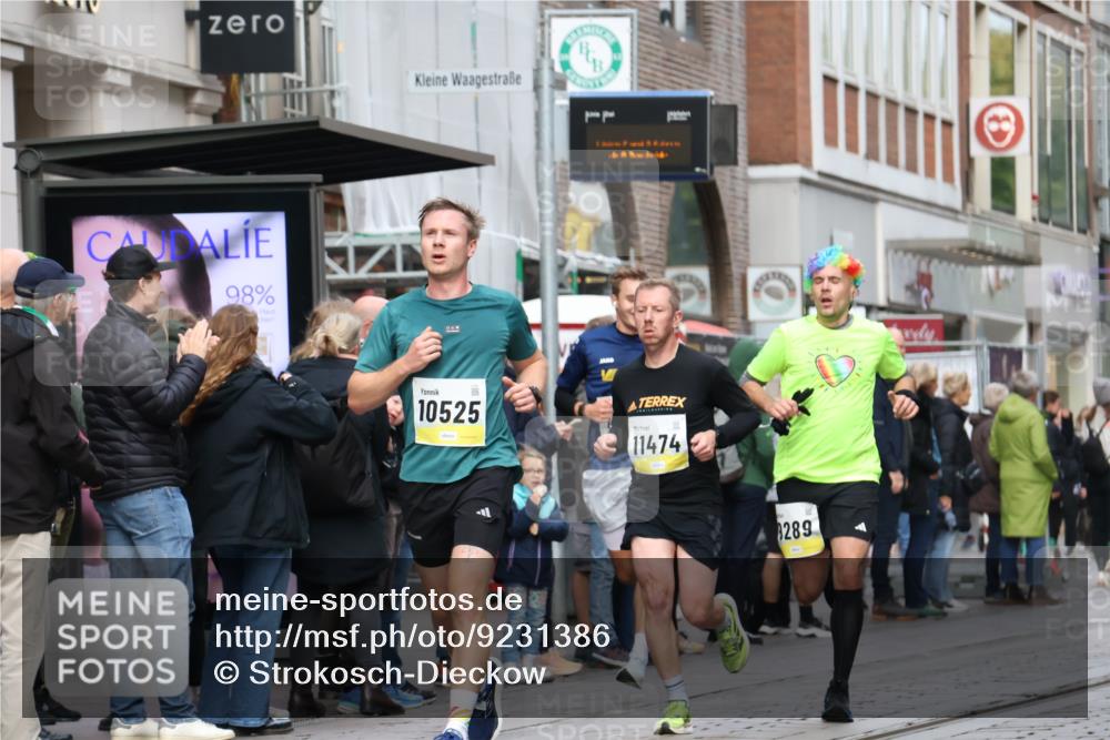 05.10.2025 - 20. swb-Marathon Bremen Strokosch-Dieckow http://msf.ph/oto/9231386 05.10.2025 10:39:21 Ziel 9213, 9289, 9671, 9922, 10052, 10171, 10175, 10176, 10525, 10753, 11335, 11349, 11418, 11474, 9213, 9289, 9671, 9922, 10052, 10171, 10175, 10176, 10525, 10753, 11335, 11349, 11418, 11474 meine-sportfotos.de