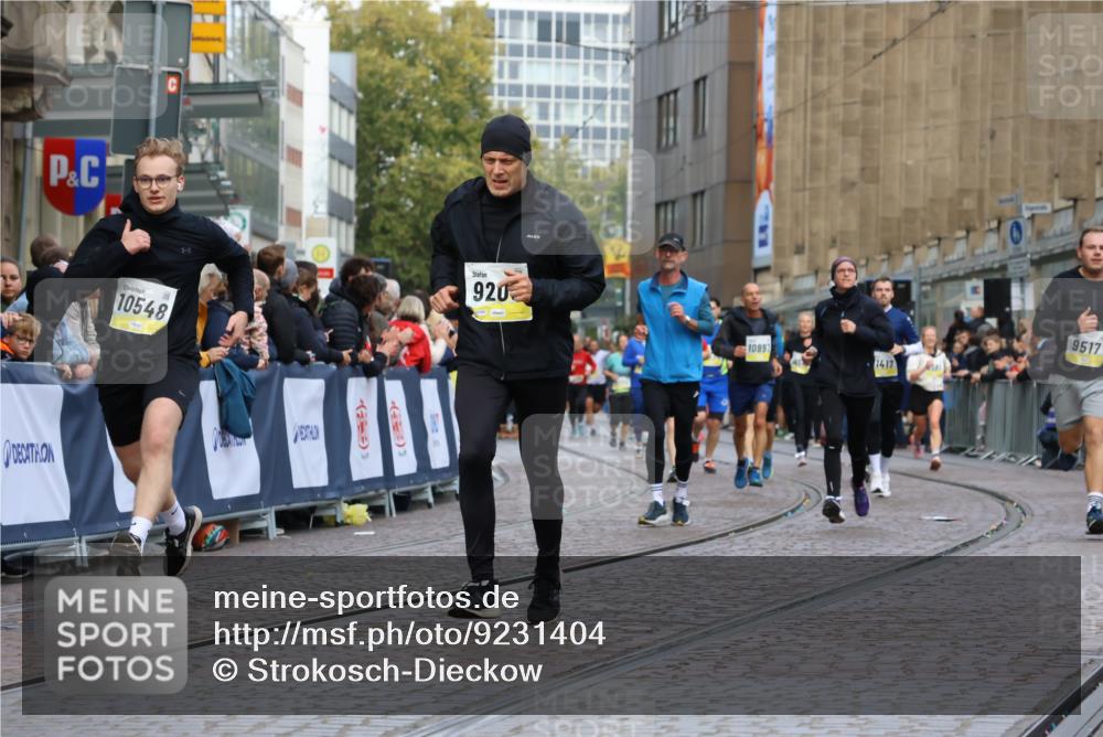 05.10.2025 - 20. swb-Marathon Bremen Strokosch-Dieckow http://msf.ph/oto/9231404 05.10.2025 10:52:38 Ziel 9209, 9439, 9517, 10548, 10833, 11587 meine-sportfotos.de