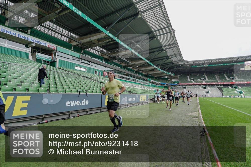05.10.2025 - 20. swb-Marathon Bremen Michael Burmester http://msf.ph/oto/9231418 05.10.2025 12:50:51 Laufen im Stadion 122, 334, 503, 601, 679, 688, 736, 745, 906, 1025, 1033, 1037, 1044, 1166, 1359, 1450, 1689, 1909, 2059, 2381, 2721, 3228, 3267, 3291, 3419, 3608, 3661, 4032, 4104, 4366, 4938, 4962, 5184, 5389, 5418, 5551, 5564, 5817, 5838, 5873, 6252, 6401, 6477, 6681, 6717, 7493, 7826, 7963, 8083, 8907, 8995, 217, 287, 511, 845, 939, 1388, 1707, 3259, 3353, 3885, 4006, 4318, 4367, 5118, 5894, 6214, 6216, 6281, 8401, 8536, 8873, 9118 meine-sportfotos.de