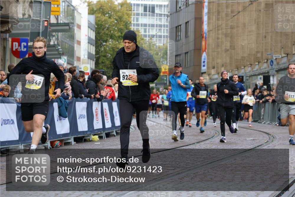05.10.2025 - 20. swb-Marathon Bremen Strokosch-Dieckow http://msf.ph/oto/9231423 05.10.2025 10:52:38 Ziel 9209, 9439, 9517, 10548, 10833, 11587 meine-sportfotos.de