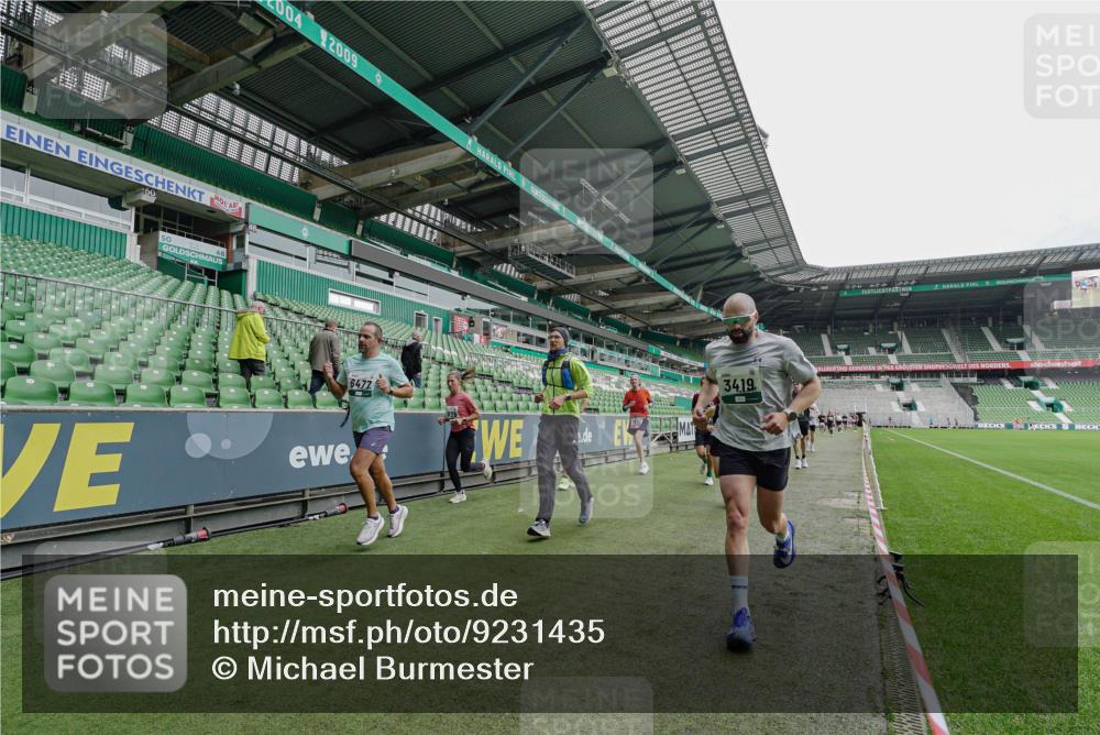05.10.2025 - 20. swb-Marathon Bremen Michael Burmester http://msf.ph/oto/9231435 05.10.2025 12:50:55 Laufen im Stadion 122, 334, 503, 601, 679, 688, 736, 745, 906, 1025, 1033, 1037, 1044, 1166, 1359, 1450, 1499, 1689, 1909, 2059, 2381, 2721, 3228, 3267, 3291, 3419, 3608, 3661, 4032, 4104, 4366, 4938, 4962, 5184, 5389, 5418, 5551, 5564, 5817, 5838, 5873, 6066, 6252, 6401, 6477, 6681, 6717, 7493, 7826, 7963, 8083, 8907, 8995, 217, 287, 511, 845, 939, 1388, 1707, 2721, 3259, 3353, 4318, 4367, 5118, 6214, 6216, 6281, 7963, 8873, 8907 meine-sportfotos.de