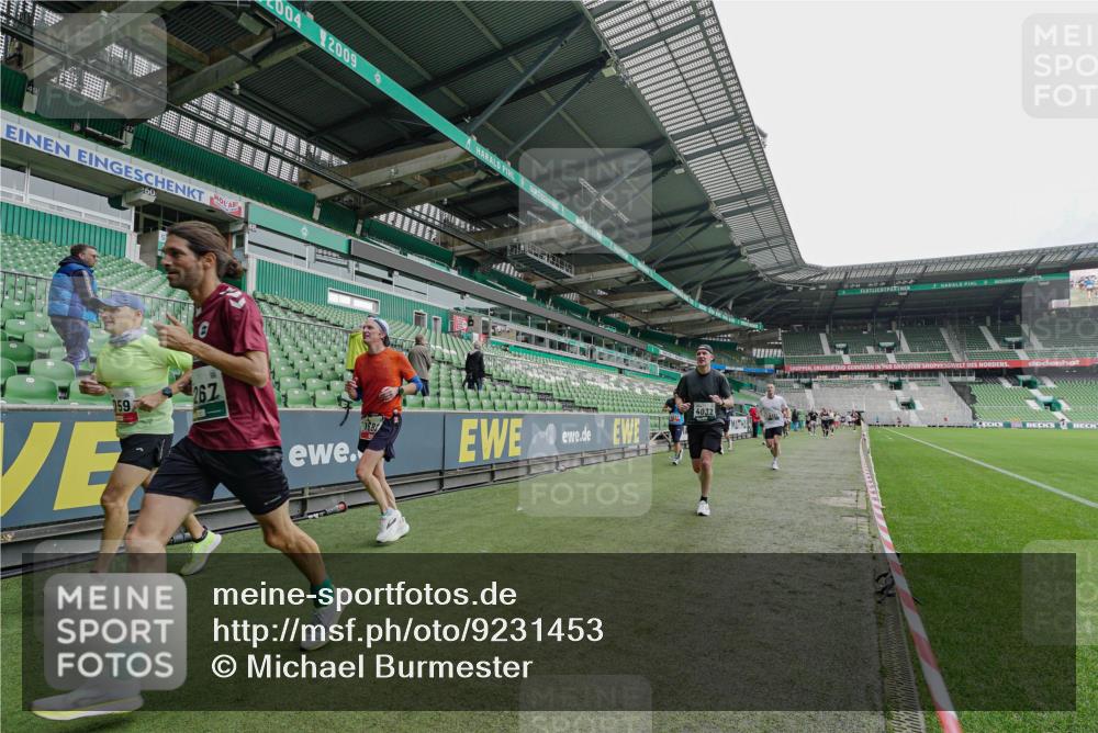 05.10.2025 - 20. swb-Marathon Bremen Michael Burmester http://msf.ph/oto/9231453 05.10.2025 12:50:57 Laufen im Stadion 122, 334, 503, 601, 679, 688, 736, 745, 906, 1025, 1033, 1037, 1044, 1166, 1359, 1450, 1499, 1689, 1909, 2059, 2381, 2493, 3228, 3267, 3291, 3419, 3608, 3661, 4032, 4104, 4366, 4654, 4938, 4962, 5184, 5389, 5418, 5551, 5564, 5817, 5838, 5873, 6066, 6252, 6401, 6477, 6681, 6717, 7493, 7826, 8083, 8995, 511, 679, 845, 939, 1388, 1707, 2721, 3259, 3353, 4318, 4367, 4938, 5118, 6214, 6216, 6281, 7826, 7963, 8873, 8907 meine-sportfotos.de