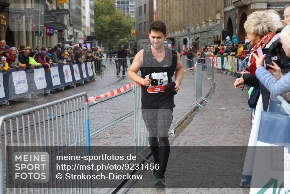 05.10.2025 - 20. swb-Marathon Bremen Strokosch-Dieckow http://msf.ph/oto/9231456 05.10.2025 15:14:14 Ziel 855 meine-sportfotos.de