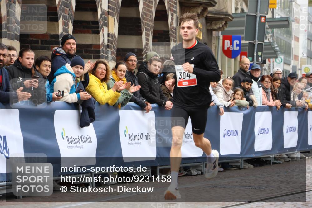 05.10.2025 - 20. swb-Marathon Bremen Strokosch-Dieckow http://msf.ph/oto/9231458 05.10.2025 12:30:21 Ziel 304 meine-sportfotos.de