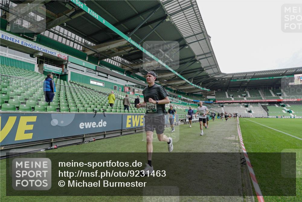 05.10.2025 - 20. swb-Marathon Bremen Michael Burmester http://msf.ph/oto/9231463 05.10.2025 12:50:58 Laufen im Stadion 122, 334, 503, 601, 688, 736, 745, 906, 1025, 1033, 1037, 1044, 1166, 1359, 1450, 1499, 1689, 1909, 2059, 2381, 2493, 3228, 3267, 3291, 3419, 3608, 3661, 4032, 4104, 4366, 4654, 4962, 5184, 5389, 5418, 5551, 5564, 5817, 5838, 5873, 6066, 6210, 6252, 6401, 6477, 6681, 6717, 7493, 8083, 8995, 511, 679, 845, 906, 939, 1388, 1707, 2721, 3259, 3353, 4318, 4367, 4938, 5118, 5389, 5873, 6214, 6216, 6281, 7826, 7963, 8873, 8907 meine-sportfotos.de