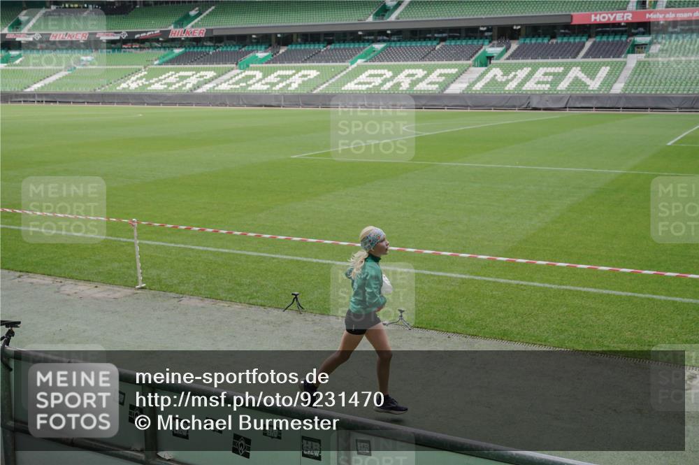 05.10.2025 - 20. swb-Marathon Bremen Michael Burmester http://msf.ph/oto/9231470 05.10.2025 10:30:14 Laufen im Stadion 7202, 7733, 8866, 9014, 9199, 9209, 9233, 9240, 9251, 9255, 9259, 9261, 9299, 9317, 9369, 9385, 9435, 9437, 9452, 9485, 9578, 9579, 9583, 9630, 9658, 9663, 9689, 9704, 9740, 9761, 9803, 9832, 9888, 9889, 9906, 9966, 9975, 10022, 10043, 10118, 10159, 10170, 10221, 10224, 10227, 10241, 10246, 10254, 10346, 10376, 10392, 10432, 10443, 10507, 10534, 10548, 10581, 10584, 10673, 10726, 10781, 10868, 10873, 10877, 10923, 10932, 10968, 11091, 11177, 11208, 11298, 11319, 8787 meine-sportfotos.de