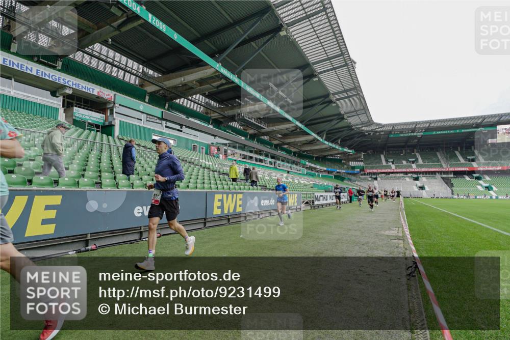 05.10.2025 - 20. swb-Marathon Bremen Michael Burmester http://msf.ph/oto/9231499 05.10.2025 12:51:02 Laufen im Stadion 122, 334, 503, 601, 688, 736, 745, 1025, 1033, 1037, 1044, 1166, 1359, 1450, 1499, 1577, 1689, 1701, 1909, 2059, 2381, 2493, 3267, 3291, 3419, 3608, 3661, 4032, 4104, 4366, 4654, 4962, 5184, 5418, 5551, 5817, 5838, 6066, 6210, 6252, 6401, 6477, 6681, 6775, 7493, 7723, 8083, 8995, 679, 845, 906, 939, 1388, 1707, 2721, 3228, 3259, 3353, 4318, 4367, 4938, 5118, 5389, 5564, 5873, 6216, 6281, 6717, 7826, 7963, 8907 meine-sportfotos.de