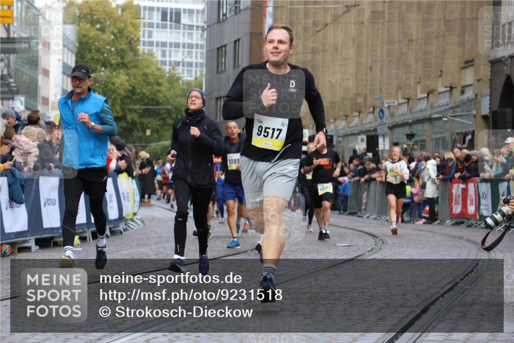 05.10.2025 - 20. swb-Marathon Bremen Strokosch-Dieckow http://msf.ph/oto/9231518 05.10.2025 10:52:41 Ziel 9209, 9214, 9517, 9581, 10548, 10833, 11012, 11382, 11417, 11587 meine-sportfotos.de