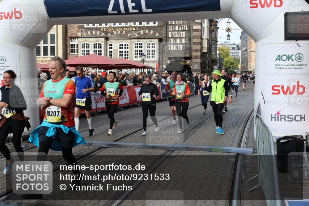 05.10.2025 - 20. swb-Marathon Bremen Yannick Fuchs http://msf.ph/oto/9231533 05.10.2025 11:03:00 Ziel 9331, 9644, 9846, 10129, 10167, 10207, 10656, 10734, 10803, 10804, 10940, 11087, 11193, 11312, 11504, 11576, 11667, 11668 meine-sportfotos.de