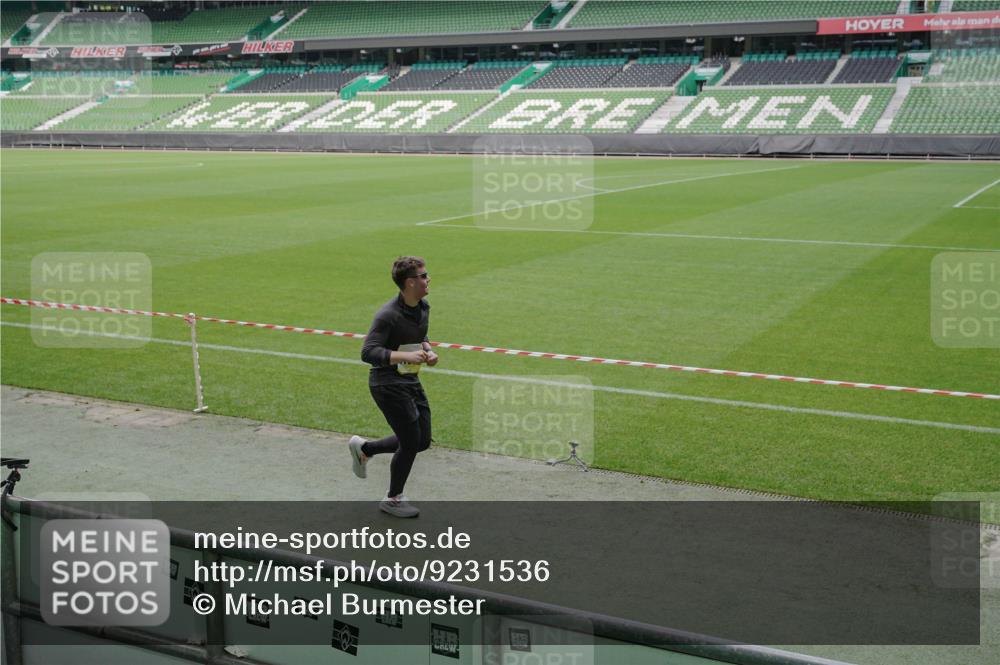 05.10.2025 - 20. swb-Marathon Bremen Michael Burmester http://msf.ph/oto/9231536 05.10.2025 10:30:21 Laufen im Stadion 7202, 7733, 8866, 9014, 9199, 9209, 9230, 9240, 9251, 9255, 9259, 9261, 9299, 9317, 9369, 9435, 9452, 9482, 9485, 9501, 9578, 9579, 9583, 9658, 9663, 9740, 9803, 9832, 9888, 9906, 9966, 9975, 9987, 10022, 10043, 10118, 10159, 10170, 10221, 10224, 10227, 10241, 10246, 10254, 10346, 10376, 10392, 10432, 10443, 10507, 10534, 10548, 10581, 10584, 10625, 10673, 10726, 10781, 10873, 10923, 10932, 11091, 11177, 11298, 11319, 8787 meine-sportfotos.de