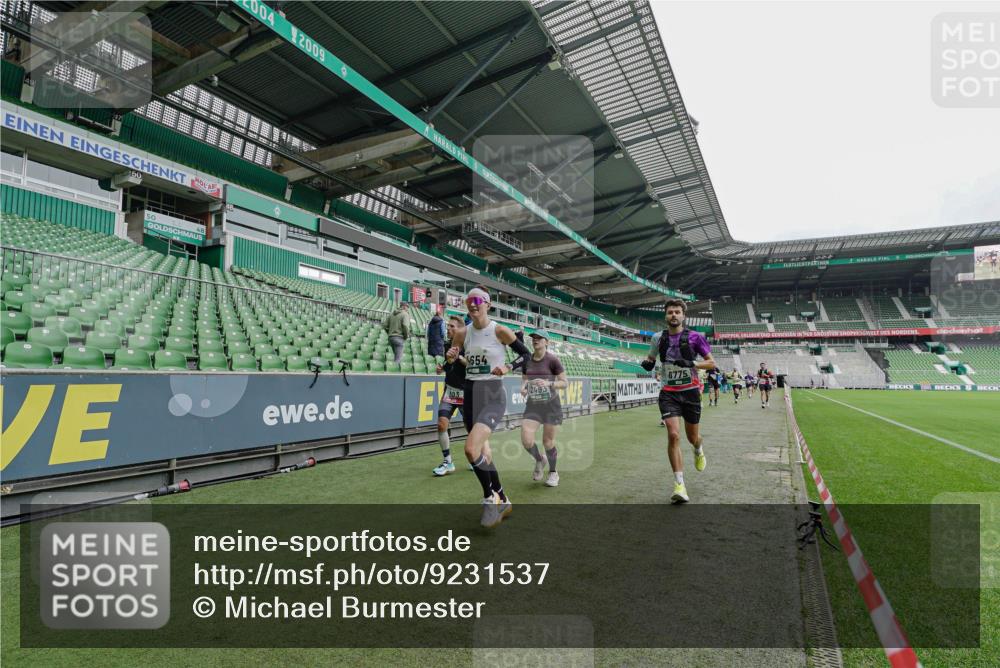 05.10.2025 - 20. swb-Marathon Bremen Michael Burmester http://msf.ph/oto/9231537 05.10.2025 12:51:09 Laufen im Stadion 122, 334, 503, 601, 688, 745, 750, 1033, 1037, 1044, 1064, 1166, 1314, 1450, 1499, 1577, 1689, 1701, 1909, 1911, 2059, 2279, 2350, 2381, 2493, 2526, 3267, 3291, 3419, 3608, 3661, 4032, 4104, 4366, 4654, 4687, 4962, 5184, 5418, 5551, 5817, 5838, 6066, 6210, 6252, 6401, 6477, 6681, 6775, 7493, 7723, 8066, 8083, 8682, 8780, 8995, 679, 736, 906, 1025, 1359, 2721, 3228, 4318, 4938, 5184, 5389, 5564, 5873, 6216, 6717, 7826, 7963, 8907 meine-sportfotos.de