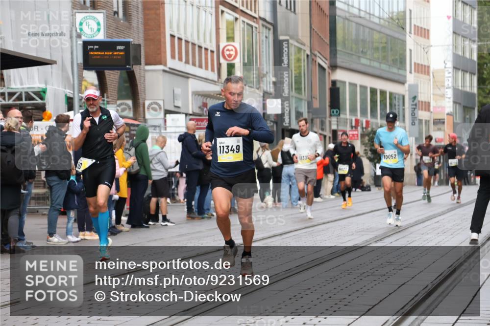 05.10.2025 - 20. swb-Marathon Bremen Strokosch-Dieckow http://msf.ph/oto/9231569 05.10.2025 10:39:29 Ziel 9213, 9289, 9922, 10052, 10171, 10175, 10176, 10276, 10753, 11335, 11349, 11418, 9213, 9289, 9922, 10052, 10171, 10175, 10176, 10276, 10753, 11335, 11349, 11418 meine-sportfotos.de