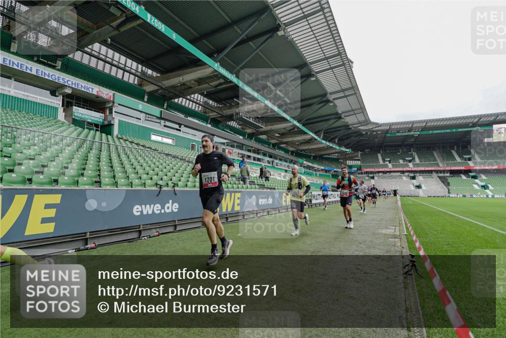 05.10.2025 - 20. swb-Marathon Bremen Michael Burmester http://msf.ph/oto/9231571 05.10.2025 12:51:15 Laufen im Stadion 122, 334, 503, 601, 688, 745, 750, 1037, 1064, 1166, 1314, 1450, 1499, 1577, 1689, 1701, 1748, 1909, 1911, 2059, 2279, 2283, 2350, 2447, 2493, 2526, 3267, 3419, 3608, 3661, 4032, 4104, 4260, 4654, 4687, 4962, 5551, 5817, 5838, 5910, 6066, 6210, 6252, 6401, 6477, 6775, 7713, 7723, 8066, 8083, 8682, 8780, 8995, 679, 736, 906, 1025, 1033, 1044, 1359, 2381, 2721, 3228, 3291, 4366, 4938, 5184, 5389, 5418, 5564, 5873, 6681, 6717, 7493, 7826, 7963, 8907 meine-sportfotos.de
