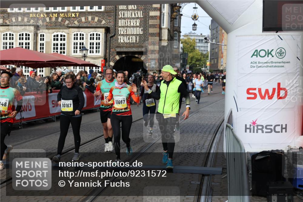 05.10.2025 - 20. swb-Marathon Bremen Yannick Fuchs http://msf.ph/oto/9231572 05.10.2025 11:03:01 Ziel 9644, 9846, 10129, 10167, 10207, 10656, 10734, 10940, 11087, 11193, 11312, 11504, 11576, 11667, 11668, 11735 meine-sportfotos.de