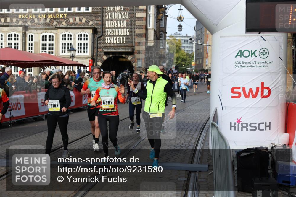 05.10.2025 - 20. swb-Marathon Bremen Yannick Fuchs http://msf.ph/oto/9231580 05.10.2025 11:03:01 Ziel 9644, 9846, 10129, 10167, 10207, 10656, 10734, 10940, 11087, 11193, 11312, 11504, 11576, 11667, 11668, 11735 meine-sportfotos.de