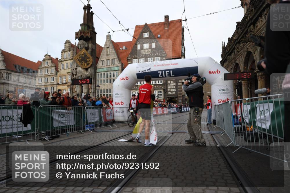 05.10.2025 - 20. swb-Marathon Bremen Yannick Fuchs http://msf.ph/oto/9231592 05.10.2025 10:27:18 Ziel 35 meine-sportfotos.de