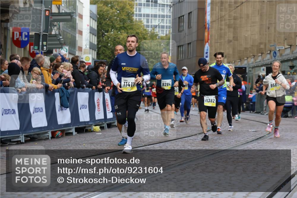 05.10.2025 - 20. swb-Marathon Bremen Strokosch-Dieckow http://msf.ph/oto/9231604 05.10.2025 10:52:45 Ziel 9214, 9284, 9501, 9517, 9581, 9830, 9985, 10308, 10309, 10514, 10833, 10997, 11012, 11382, 11417, 11587 meine-sportfotos.de