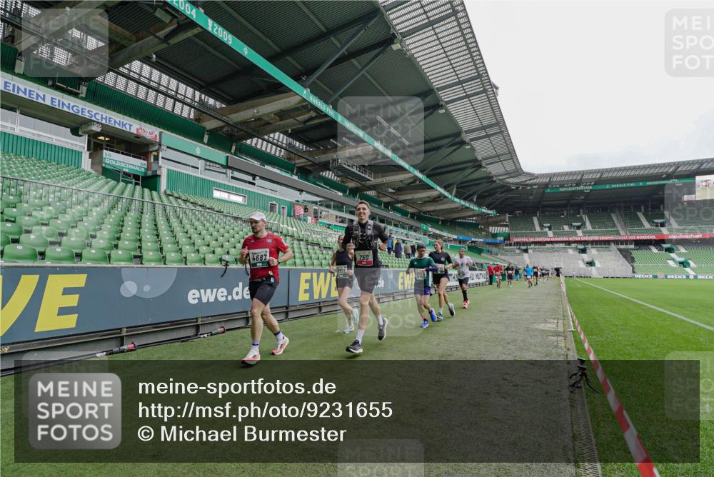 05.10.2025 - 20. swb-Marathon Bremen Michael Burmester http://msf.ph/oto/9231655 05.10.2025 12:51:24 Laufen im Stadion 334, 503, 601, 750, 754, 914, 1037, 1064, 1120, 1314, 1450, 1499, 1577, 1689, 1701, 1748, 1909, 1911, 2059, 2279, 2283, 2350, 2447, 2493, 2526, 3267, 3419, 3608, 3661, 4032, 4104, 4260, 4652, 4654, 4687, 5551, 5817, 5838, 5847, 5910, 6066, 6210, 6252, 6401, 6477, 6773, 6775, 7713, 7723, 8066, 8083, 8682, 8740, 8780, 8995, 122, 688, 736, 745, 1025, 1033, 1044, 1166, 1359, 2381, 3291, 4366, 4962, 5184, 5418, 6681, 7493 meine-sportfotos.de