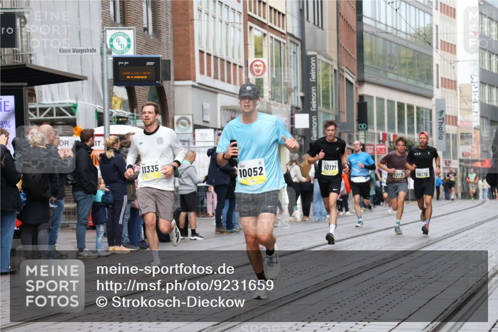 05.10.2025 - 20. swb-Marathon Bremen Strokosch-Dieckow http://msf.ph/oto/9231659 05.10.2025 10:39:34 Ziel 9213, 9922, 10052, 10171, 10175, 10176, 10276, 10753, 11335, 11349, 11567, 9213, 9922, 10052, 10171, 10175, 10176, 10276, 10753, 11335, 11349, 11567 meine-sportfotos.de