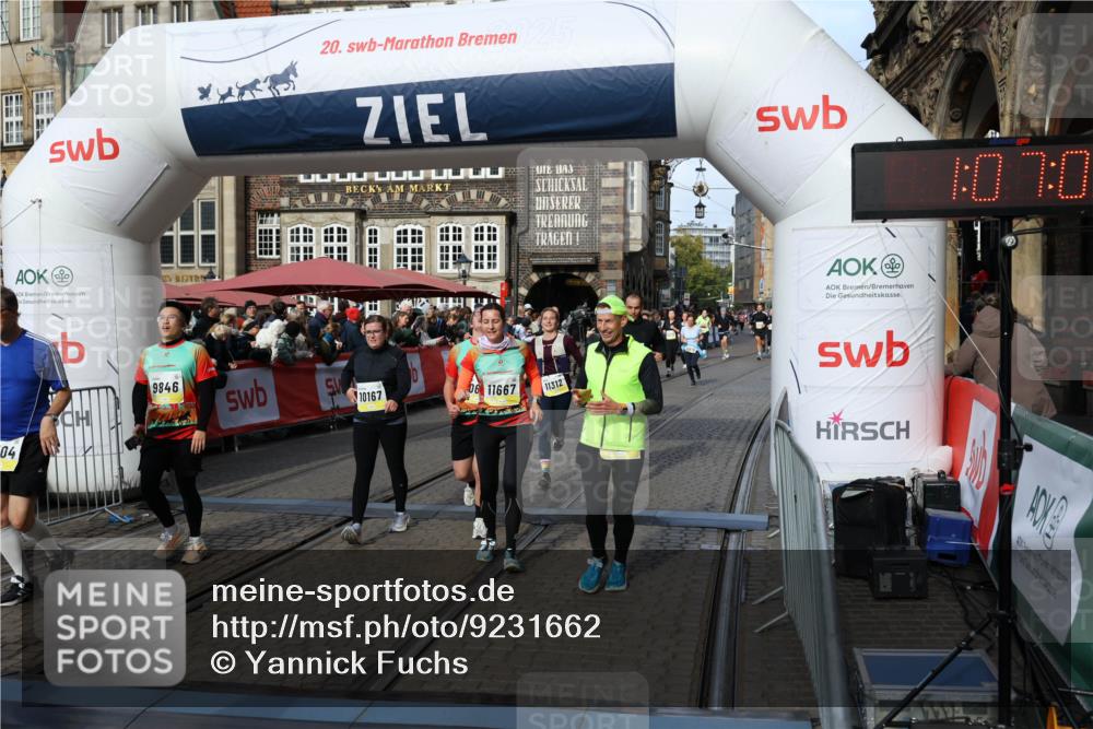 05.10.2025 - 20. swb-Marathon Bremen Yannick Fuchs http://msf.ph/oto/9231662 05.10.2025 11:03:02 Ziel 9644, 9846, 10167, 10207, 10656, 10734, 10940, 11087, 11193, 11312, 11504, 11576, 11667, 11668, 11735 meine-sportfotos.de