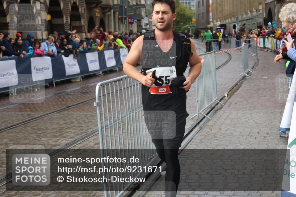 05.10.2025 - 20. swb-Marathon Bremen Strokosch-Dieckow http://msf.ph/oto/9231671 05.10.2025 15:14:15 Ziel 855 meine-sportfotos.de