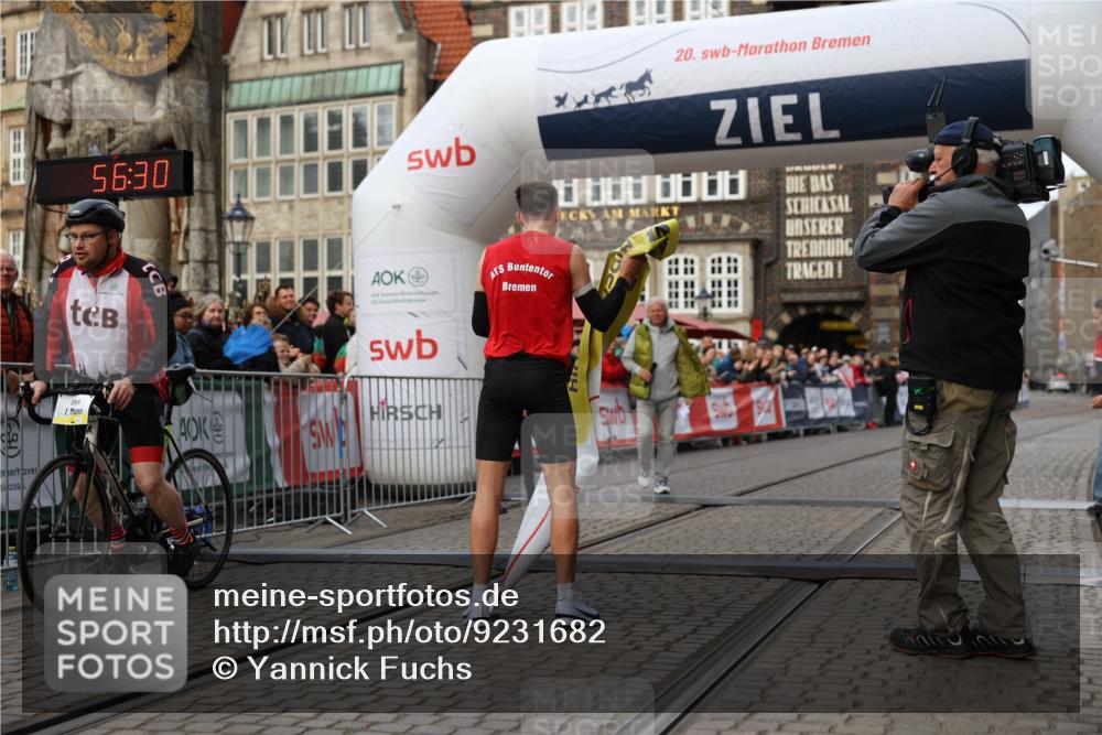 05.10.2025 - 20. swb-Marathon Bremen Yannick Fuchs http://msf.ph/oto/9231682 05.10.2025 10:27:20 Ziel  meine-sportfotos.de
