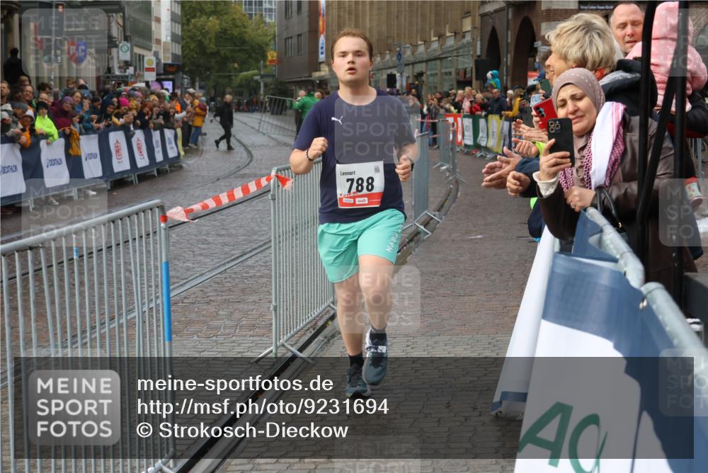 05.10.2025 - 20. swb-Marathon Bremen Strokosch-Dieckow http://msf.ph/oto/9231694 05.10.2025 15:15:42 Ziel 788 meine-sportfotos.de