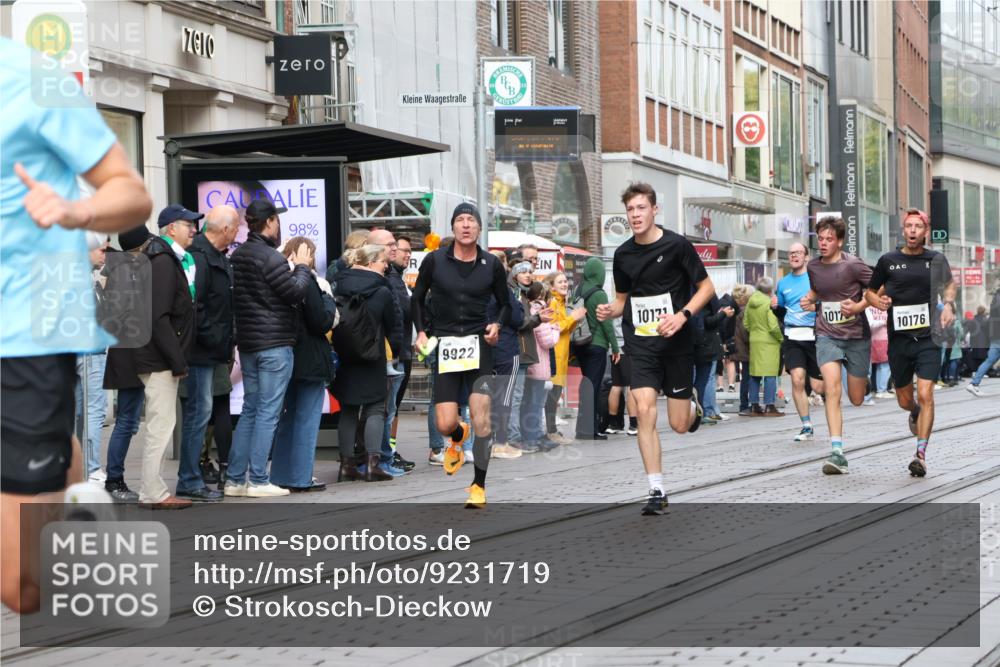 05.10.2025 - 20. swb-Marathon Bremen Strokosch-Dieckow http://msf.ph/oto/9231719 05.10.2025 10:39:36 Ziel 9213, 9922, 10052, 10171, 10175, 10176, 10276, 10753, 11335, 11349, 11567, 9213, 9922, 10052, 10171, 10175, 10176, 10276, 10753, 11335, 11349, 11567 meine-sportfotos.de