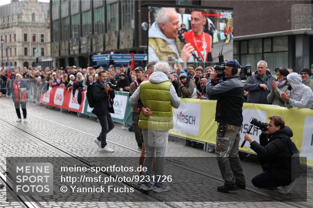 05.10.2025 - 20. swb-Marathon Bremen Yannick Fuchs http://msf.ph/oto/9231726 05.10.2025 10:27:47 Ziel  meine-sportfotos.de