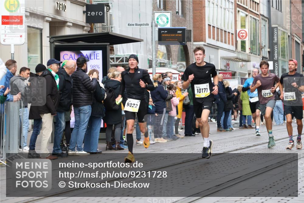 05.10.2025 - 20. swb-Marathon Bremen Strokosch-Dieckow http://msf.ph/oto/9231728 05.10.2025 10:39:37 Ziel 9213, 9922, 10052, 10171, 10175, 10176, 10276, 10753, 11335, 11567, 9213, 9922, 10052, 10171, 10175, 10176, 10276, 10753, 11335, 11567 meine-sportfotos.de