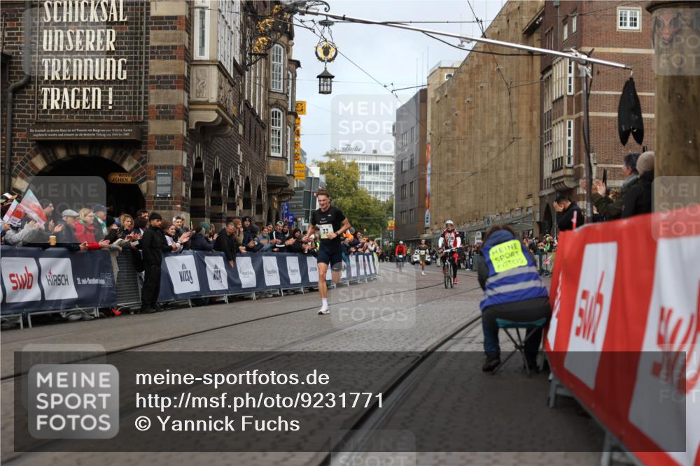 05.10.2025 - 20. swb-Marathon Bremen Yannick Fuchs http://msf.ph/oto/9231771 05.10.2025 10:28:23 Ziel  meine-sportfotos.de