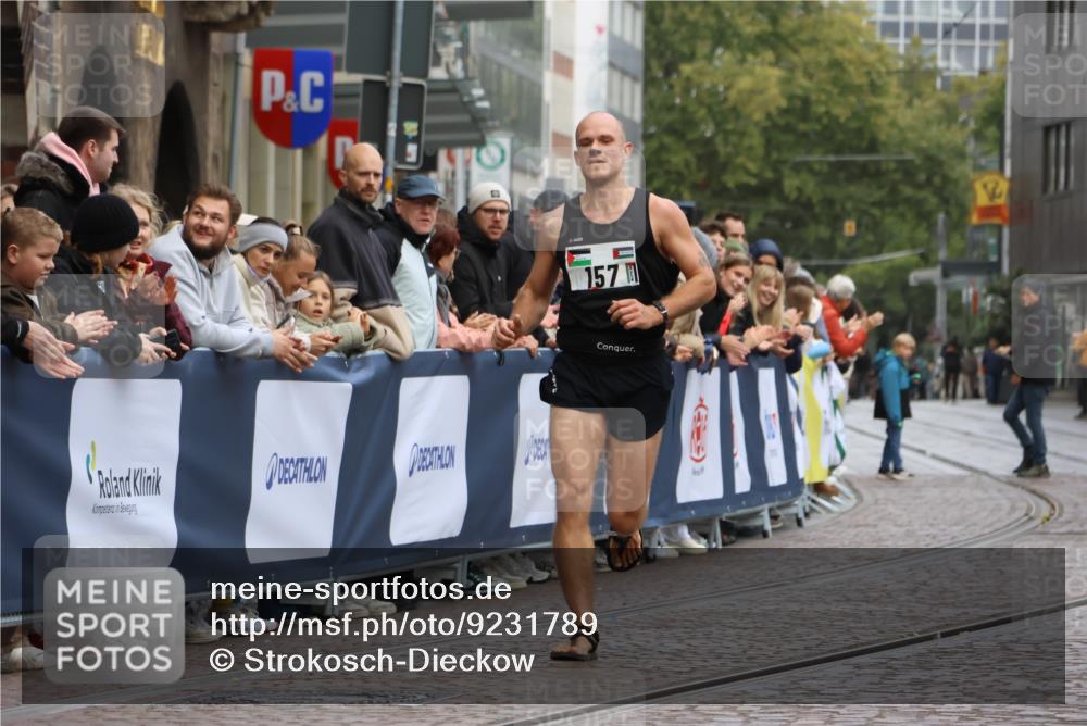 05.10.2025 - 20. swb-Marathon Bremen Strokosch-Dieckow http://msf.ph/oto/9231789 05.10.2025 12:31:12 Ziel 157 meine-sportfotos.de