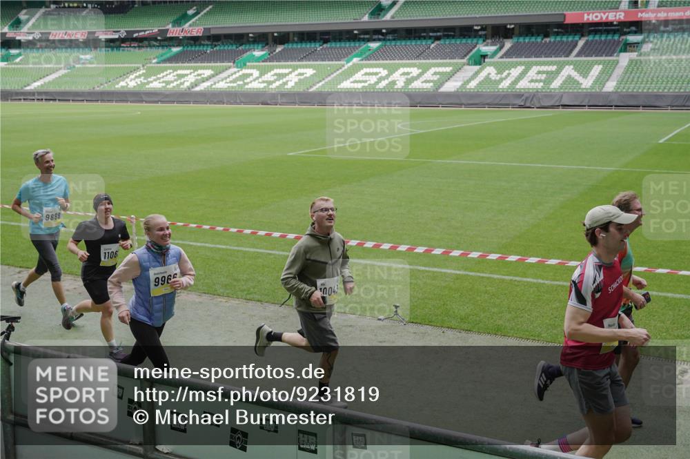 05.10.2025 - 20. swb-Marathon Bremen Michael Burmester http://msf.ph/oto/9231819 05.10.2025 10:30:30 Laufen im Stadion 7202, 7733, 9199, 9209, 9214, 9230, 9240, 9251, 9255, 9259, 9261, 9299, 9317, 9333, 9399, 9435, 9452, 9482, 9501, 9578, 9579, 9658, 9663, 9676, 9787, 9803, 9832, 9888, 9894, 9906, 9966, 9975, 9987, 10022, 10043, 10066, 10159, 10221, 10224, 10227, 10241, 10246, 10251, 10254, 10346, 10376, 10378, 10380, 10392, 10432, 10443, 10507, 10548, 10556, 10581, 10584, 10625, 10673, 10781, 10873, 10923, 10932, 11091, 11177, 11298, 11319, 9014, 9369, 10170, 10932 meine-sportfotos.de