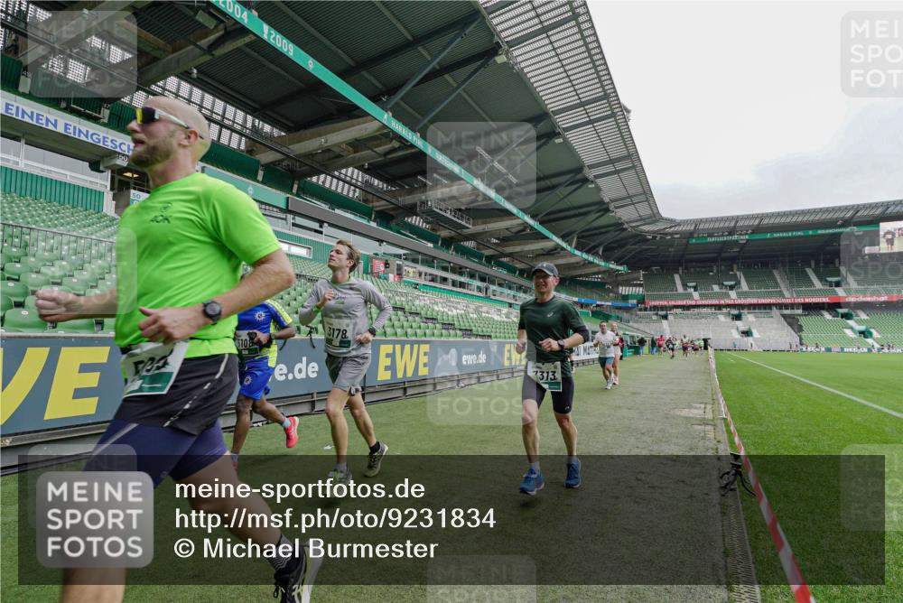 05.10.2025 - 20. swb-Marathon Bremen Michael Burmester http://msf.ph/oto/9231834 05.10.2025 12:51:53 Laufen im Stadion 750, 754, 914, 1029, 1064, 1120, 1314, 1499, 1550, 1577, 1701, 1748, 1911, 1926, 2279, 2283, 2350, 2447, 2493, 2526, 3041, 3178, 3626, 4260, 4652, 4654, 4687, 4781, 5068, 5108, 5416, 5847, 5910, 6066, 6210, 6367, 6773, 6775, 7012, 7031, 7293, 7313, 7419, 7713, 7723, 8066, 8534, 8558, 8682, 8740, 8780, 334, 503, 601, 1037, 1689, 1909, 3267, 3419, 3608, 3661, 4032, 4104, 5551, 5817, 5838, 6401, 6477, 8083 meine-sportfotos.de