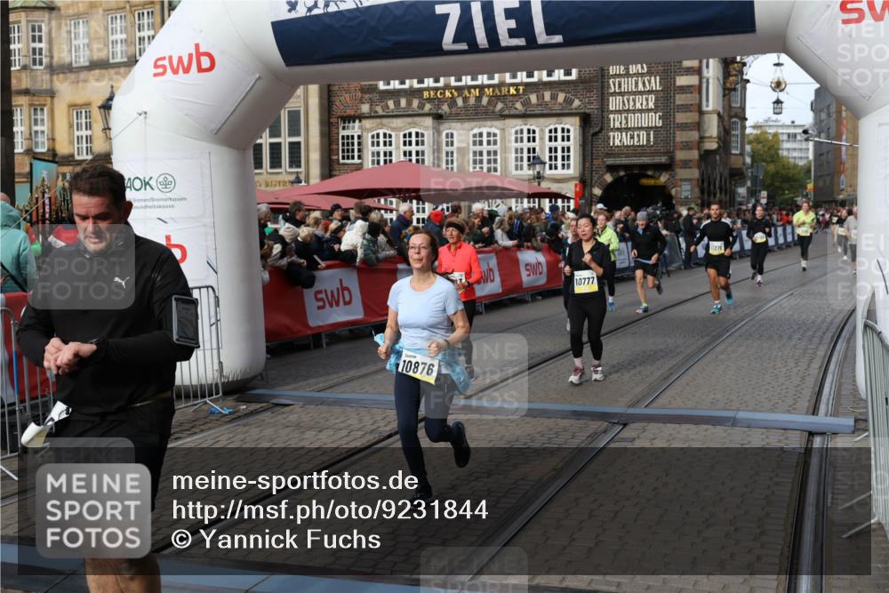 05.10.2025 - 20. swb-Marathon Bremen Yannick Fuchs http://msf.ph/oto/9231844 05.10.2025 11:03:08 Ziel 9229, 9644, 9661, 9662, 9893, 10167, 10656, 10777, 10876, 11312, 11376, 11735 meine-sportfotos.de