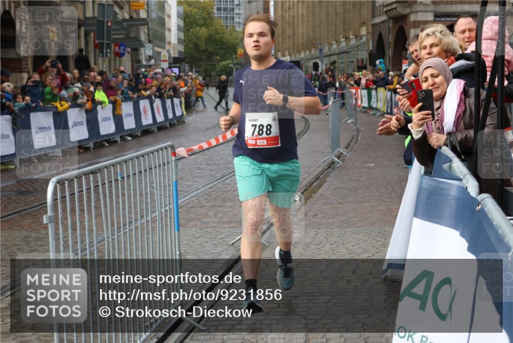 05.10.2025 - 20. swb-Marathon Bremen Strokosch-Dieckow http://msf.ph/oto/9231856 05.10.2025 15:15:42 Ziel 788 meine-sportfotos.de