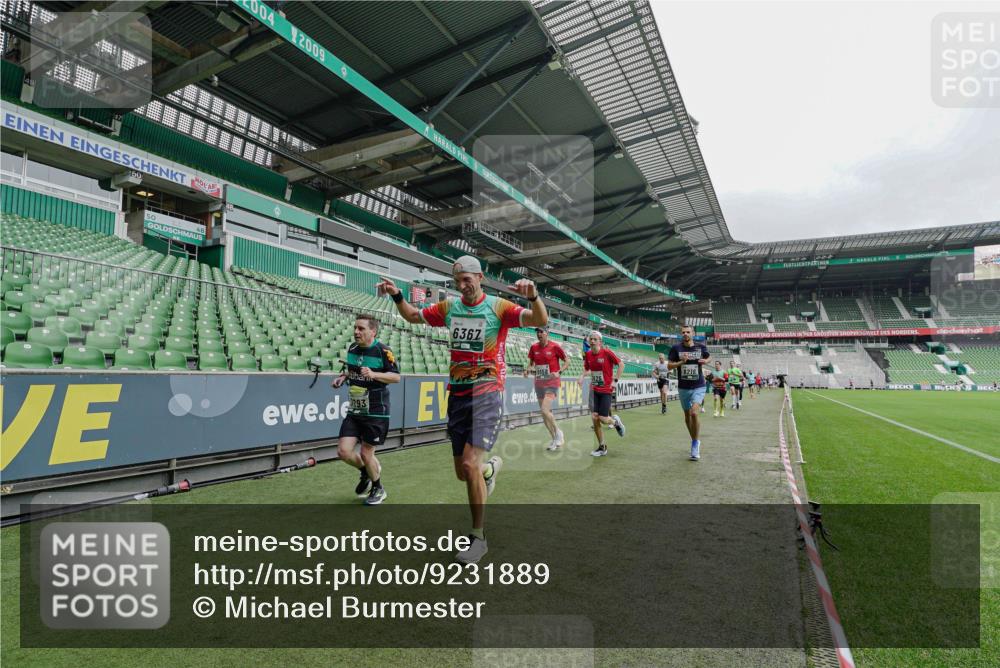 05.10.2025 - 20. swb-Marathon Bremen Michael Burmester http://msf.ph/oto/9231889 05.10.2025 12:52:03 Laufen im Stadion 750, 754, 914, 1029, 1064, 1120, 1314, 1550, 1552, 1748, 1911, 1926, 2279, 2283, 2350, 2447, 2526, 2595, 3033, 3041, 3178, 3626, 4260, 4652, 4687, 4781, 5068, 5108, 5416, 5459, 5675, 5847, 5910, 6367, 6773, 7012, 7031, 7293, 7313, 7419, 7713, 8066, 8218, 8534, 8558, 8682, 8701, 8740, 8780, 9115, 503, 1499, 1577, 1701, 1909, 2493, 2526, 3267, 3661, 4032, 4104, 4654, 5551, 6066, 6210, 6775, 7723, 8083 meine-sportfotos.de