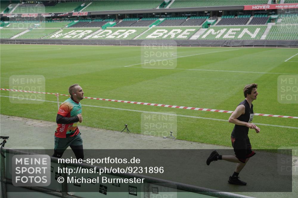 05.10.2025 - 20. swb-Marathon Bremen Michael Burmester http://msf.ph/oto/9231896 05.10.2025 10:30:33 Laufen im Stadion 7202, 7733, 9199, 9209, 9214, 9230, 9240, 9251, 9255, 9259, 9261, 9299, 9317, 9333, 9399, 9435, 9452, 9482, 9501, 9645, 9658, 9663, 9676, 9787, 9803, 9832, 9888, 9894, 9906, 9966, 9975, 9987, 10022, 10043, 10066, 10159, 10221, 10224, 10227, 10241, 10246, 10251, 10254, 10346, 10376, 10378, 10380, 10392, 10432, 10443, 10507, 10548, 10556, 10581, 10584, 10625, 10673, 10781, 10873, 10923, 11091, 11177, 11298, 11319, 9014, 9369, 9578, 9579, 9658, 10170, 10923, 10932 meine-sportfotos.de